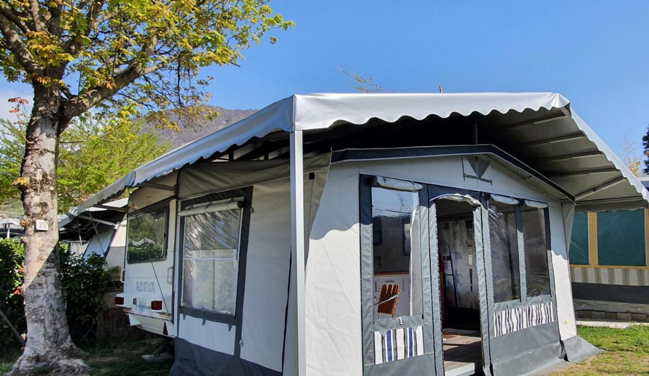 Camping Italia 90 Caravans Домазо Экстерьер фото