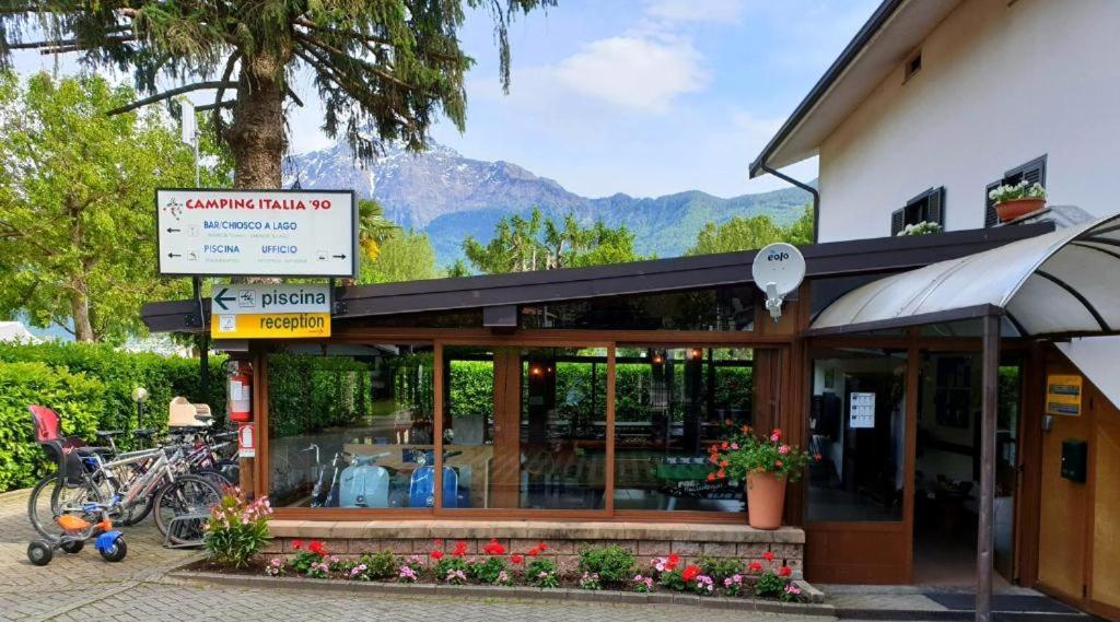 Camping Italia 90 Caravans Домазо Экстерьер фото